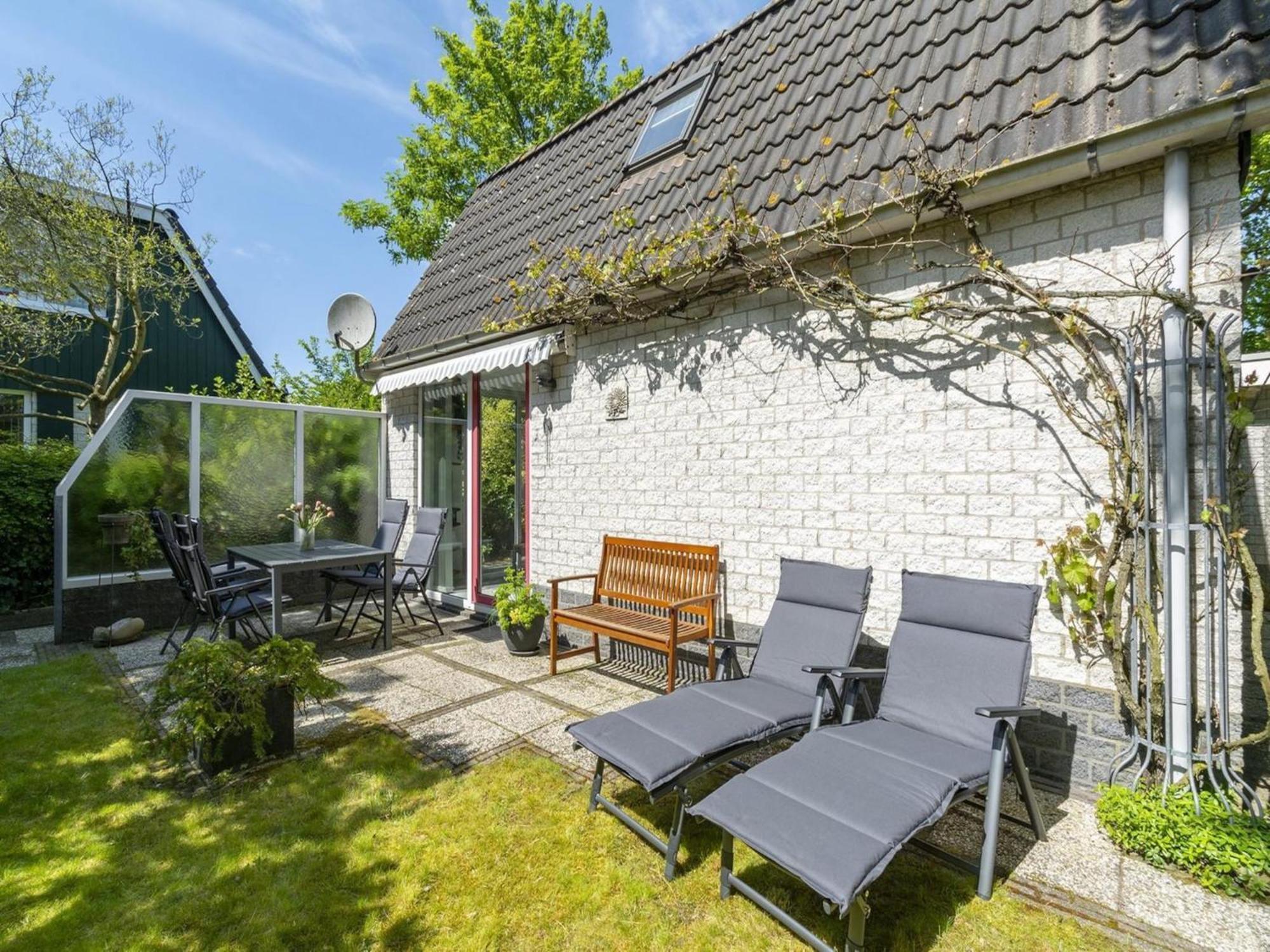 Cozy Holiday Home With Pool Sint Maartensvlotbrug Exteriör bild